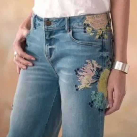 Sundance Magnolia Bermuda Jean Shorts - Picture 1 of 13